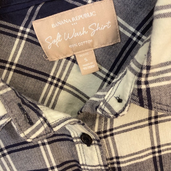 2 super soft Banana Republic Soft Wash Shirts - Picture 7 of 13